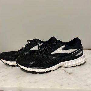Brooks running tennis shoes